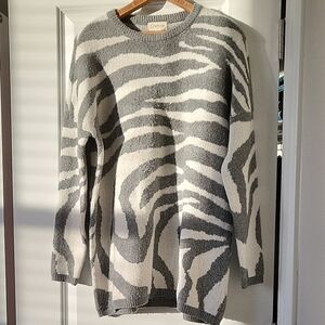 Zebra Pattern Crew Neck Sweater in Gray and White